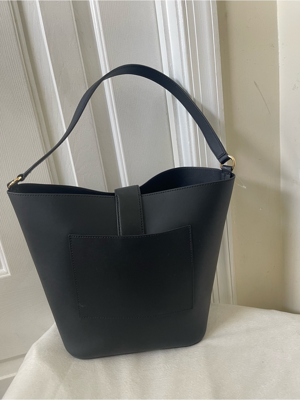 Ralph Lauren Black Bucket Shoulder Bag with Gold RL Logo - Picture 3 of 10